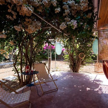 The Boucamviglia Beach House Saronida Buitenkant foto