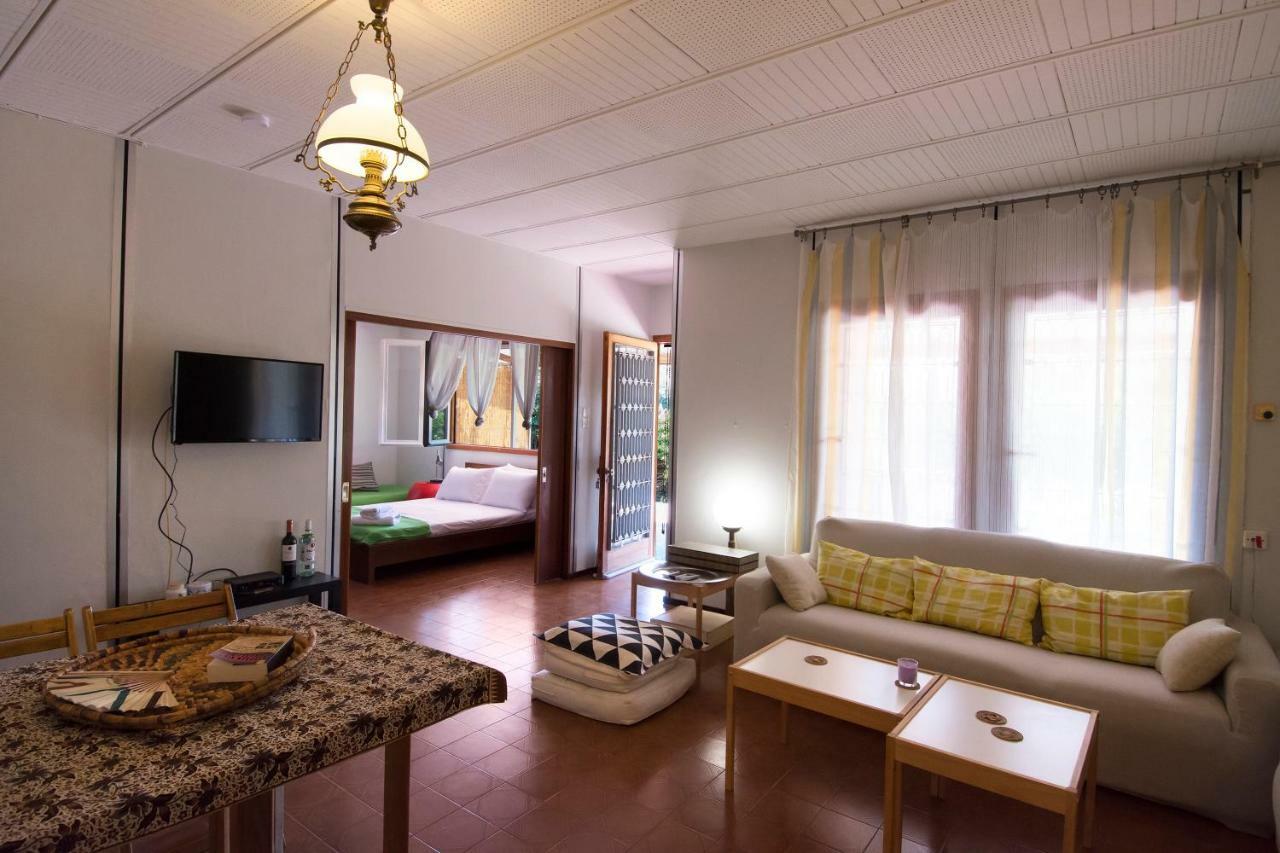 The Boucamviglia Beach House Saronida Buitenkant foto